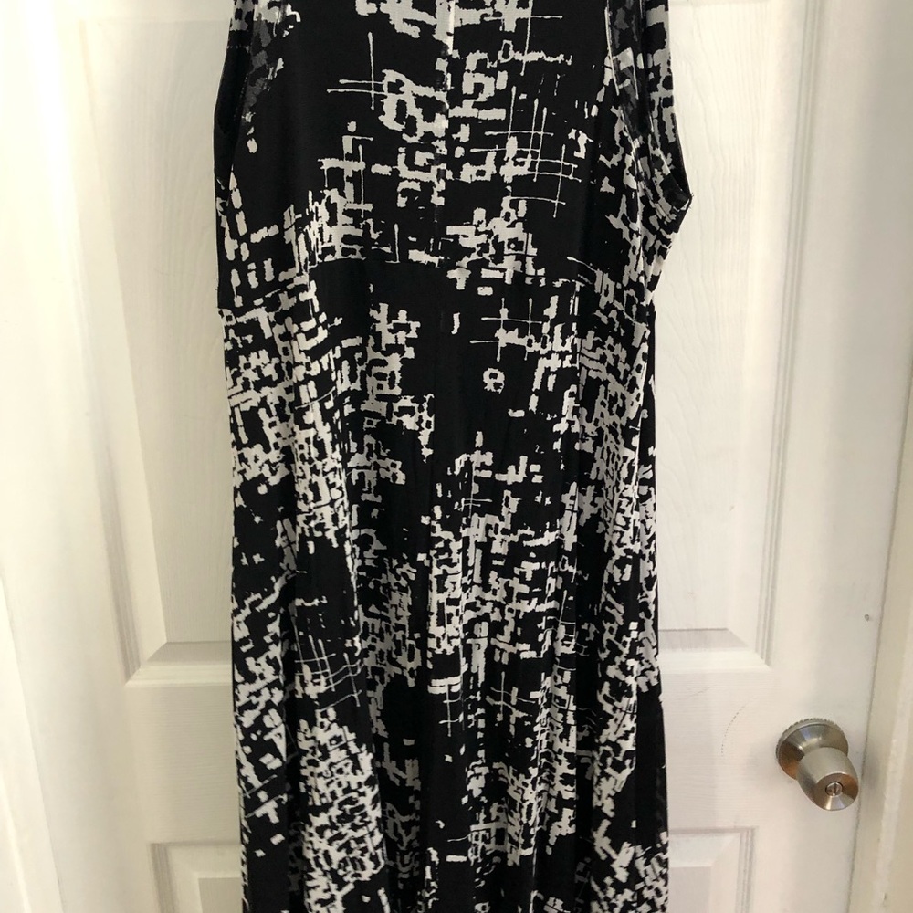 Dress - Picture 2 of 4